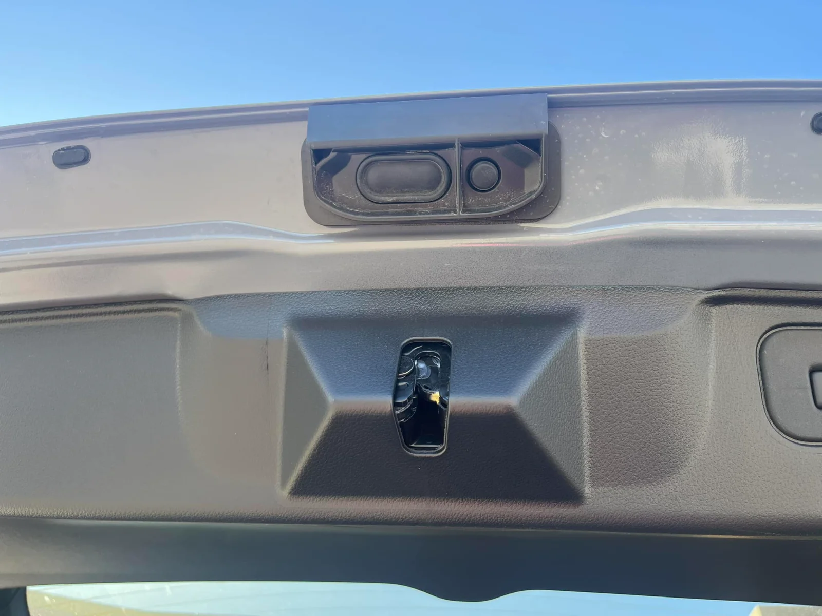 honda_passport_trailsport_button_lift.webp